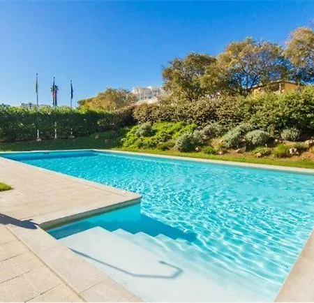 Sunny Algarve Retreat - Pool & 10 Min To 아파트 *